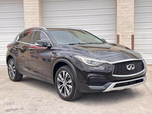 2017 INFINITI QX30 Luxury