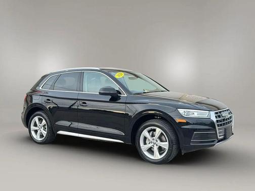 2020 Audi Q5 45 Titanium Premium