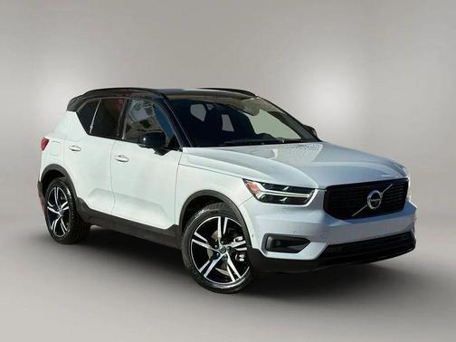 2022 Volvo XC40 T5 R-Design
