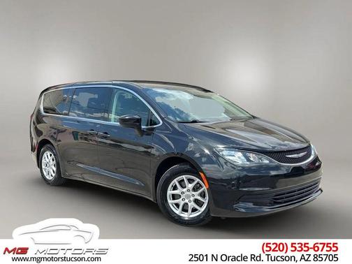 Brilliant Black Crystal Pearlcoat 2018 Chrysler Pacifica Touring