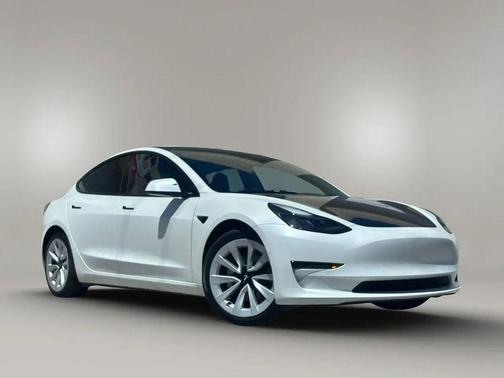 Pearl White Multi-Coat 2022 Tesla Model 3 Standard Range