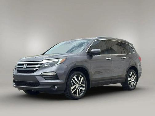Modern Steel Metallic 2017 Honda Pilot Elite