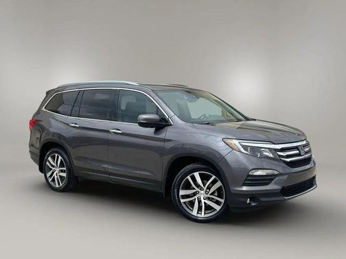 Modern Steel Metallic 2017 Honda Pilot Elite