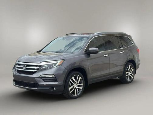 Modern Steel Metallic 2017 Honda Pilot Elite
