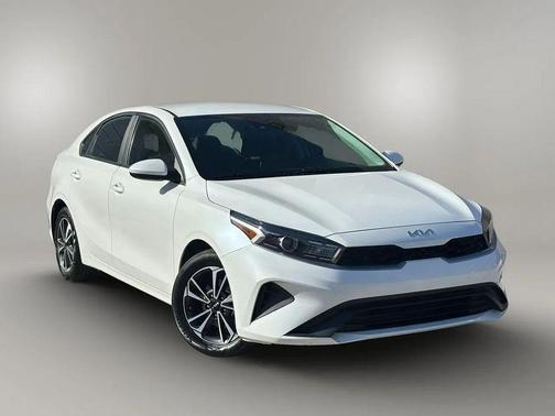 Snow White Pearl 2024 Kia Forte LXS