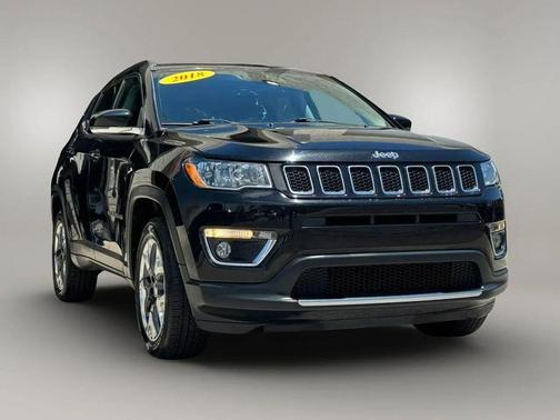Diamond Black Crystal Pearlcoat 2018 Jeep Compass Limited