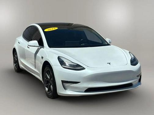 Pearl White Multi-Coat 2019 Tesla Model 3 Standard Range Plus