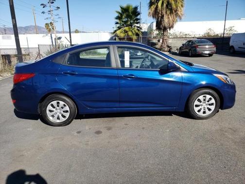 Photo 3 of 17 of 2017 Hyundai Accent SE