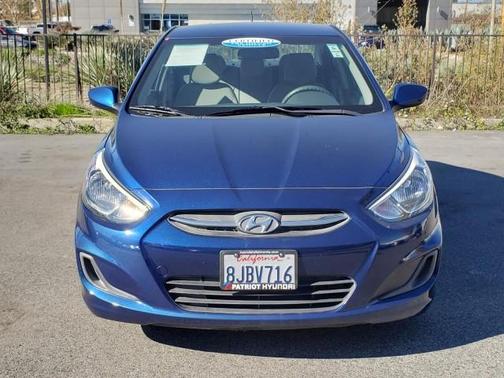 Photo 2 of 17 of 2017 Hyundai Accent SE