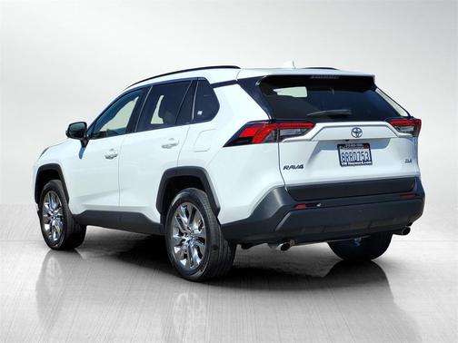 2020 Toyota RAV4 XLE Premium