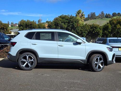 2026 Volkswagen Taos SEL