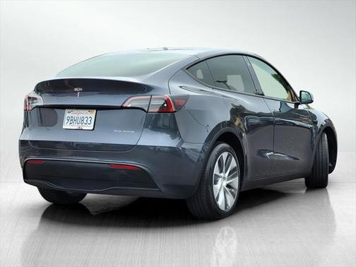 2022 Tesla Model Y Long Range Dual Motor All-Wheel Drive