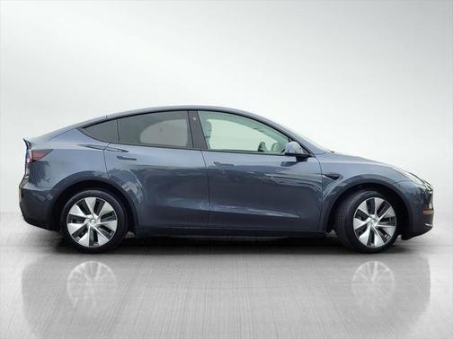2022 Tesla Model Y Long Range Dual Motor All-Wheel Drive