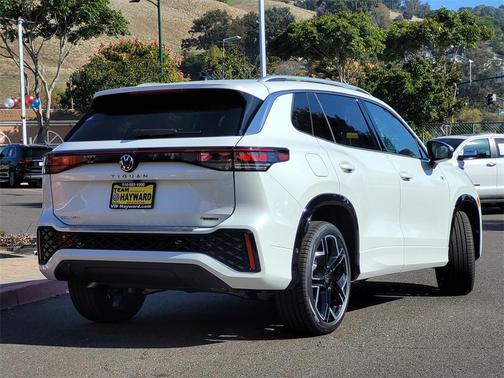 2026 Volkswagen Tiguan 2.0T SEL R-Line 4MOTION