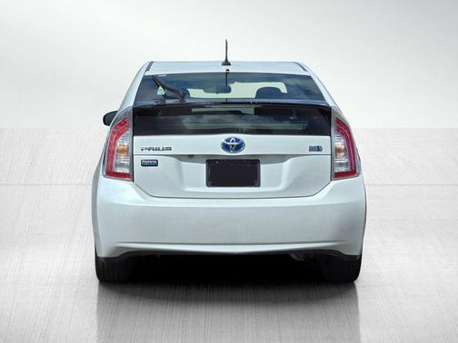 Blizzard Pearl 2013 Toyota Prius Three SE