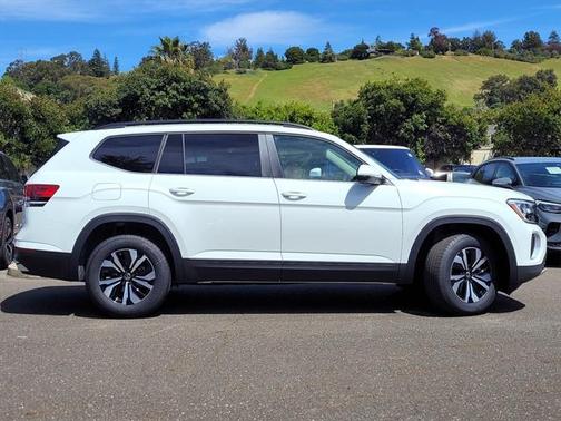 2025 Volkswagen Atlas 2.0T SE