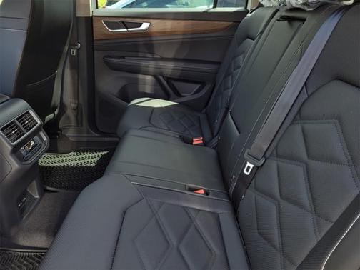 2025 Volkswagen Atlas 2.0T SE