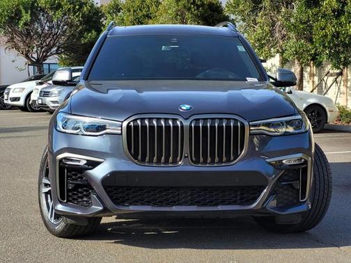 2022 BMW X7 M50i