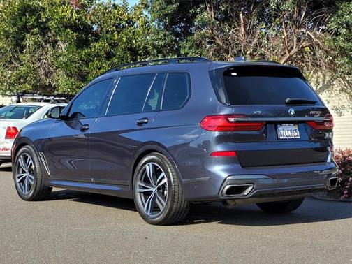 2022 BMW X7 M50i