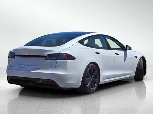 Pearl White Multi-Coat 2022 Tesla Model S Base