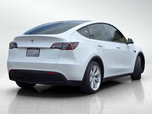 Pearl White Multi-Coat 2023 Tesla Model Y Long Range Dual Motor All-Wheel Drive
