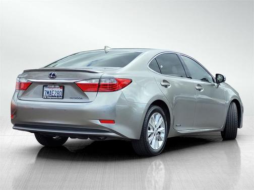 2015 Lexus ES 300h Base