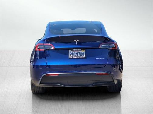 2022 Tesla Model Y Long Range Dual Motor All-Wheel Drive