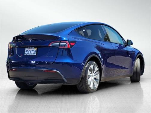 2022 Tesla Model Y Long Range Dual Motor All-Wheel Drive