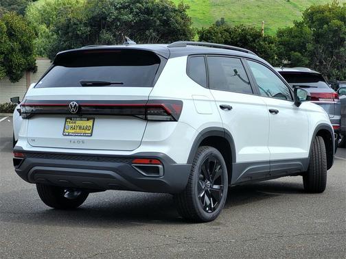 2025 Volkswagen Taos 1.5T SE Black
