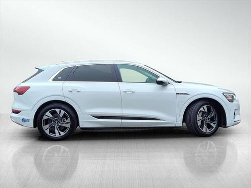 2021 Audi e-tron Premium Plus