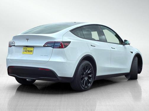 Pearl White Multi-Coat 2023 Tesla Model Y Long Range Dual Motor All-Wheel Drive
