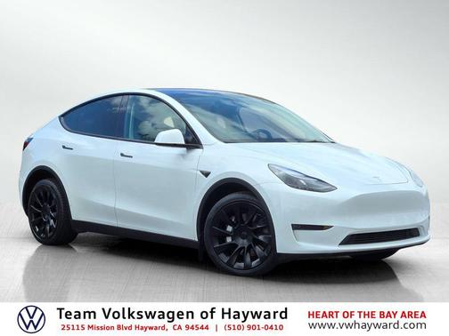 Pearl White Multi-Coat 2023 Tesla Model Y Long Range Dual Motor All-Wheel Drive