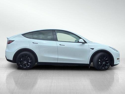 Pearl White Multi-Coat 2023 Tesla Model Y Long Range Dual Motor All-Wheel Drive