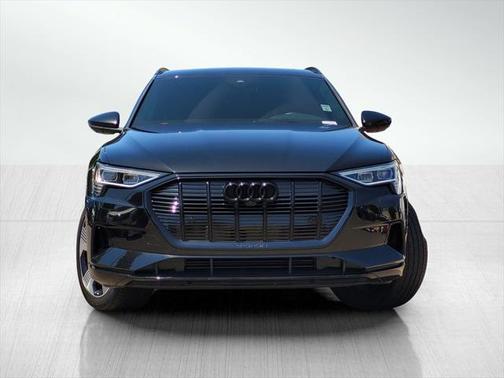 2022 Audi e-tron Premium Plus