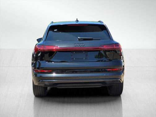 2022 Audi e-tron Premium Plus