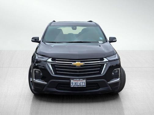 Mosaic Black Metallic 2023 Chevrolet Traverse LT Leather