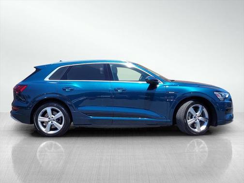 2019 Audi e-tron Premium Plus