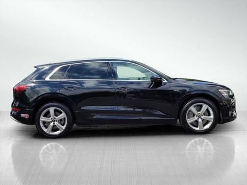2019 Audi e-tron Premium Plus