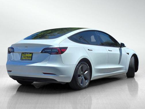 Pearl White Multi-Coat 2023 Tesla Model 3 Standard Range