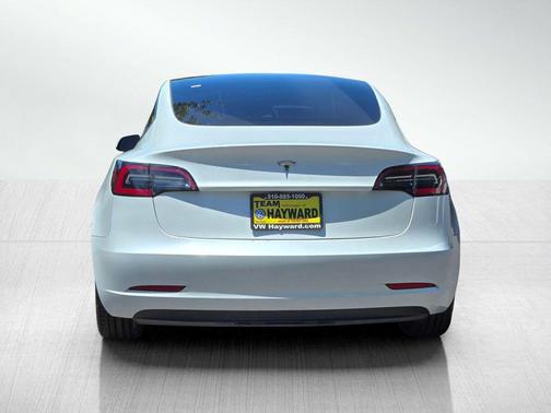 Pearl White Multi-Coat 2023 Tesla Model 3 Standard Range