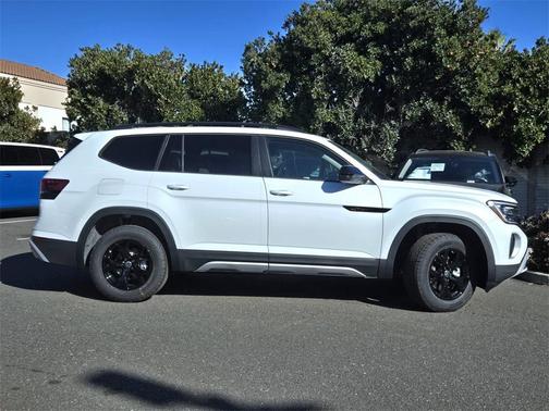 2026 Volkswagen Atlas Peak Edition