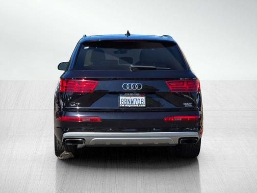 Orca Black Metallic 2017 Audi Q7 3.0T Premium