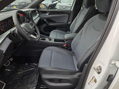 White Pearl 2026 Volkswagen Tiguan 2.0T SE R-Line Black