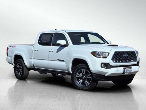 Super White 2018 Toyota Tacoma TRD Sport