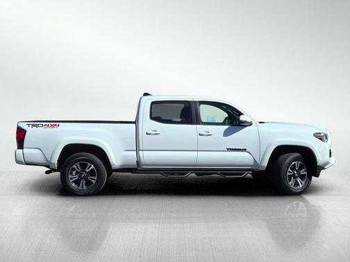 Super White 2018 Toyota Tacoma TRD Sport