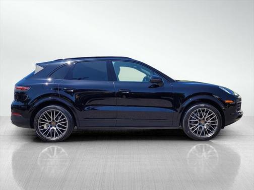 2022 Porsche Cayenne Base