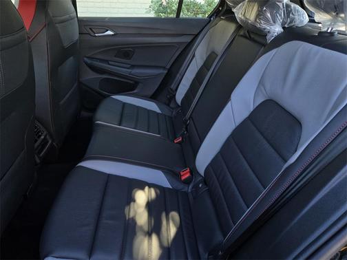 2026 Volkswagen Golf GTI 2.0T SE DSG