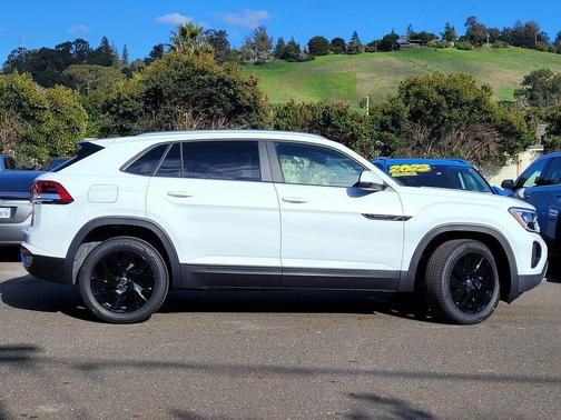 2024 Volkswagen Atlas Cross Sport 2.0T SE w/Technology 4MOTION