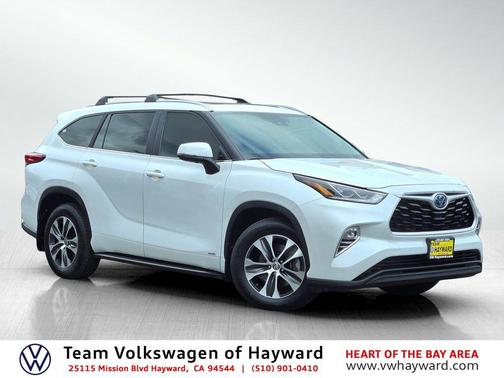 Wind Chill Pearl 2023 Toyota Highlander Hybrid XLE