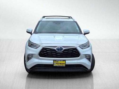 Wind Chill Pearl 2023 Toyota Highlander Hybrid XLE